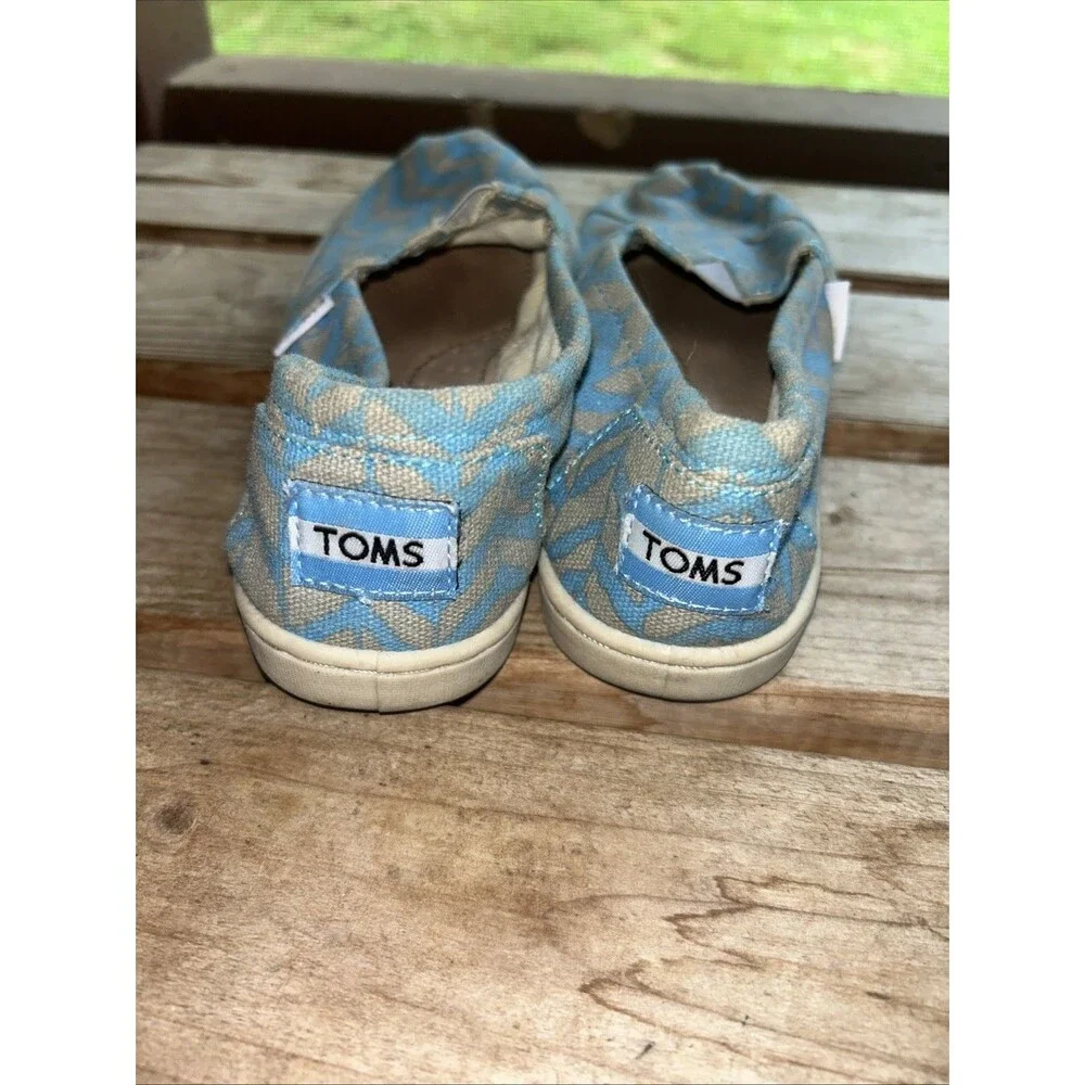 TOMS Tiny Kids Aqua Chevron Slip Ons Size 1